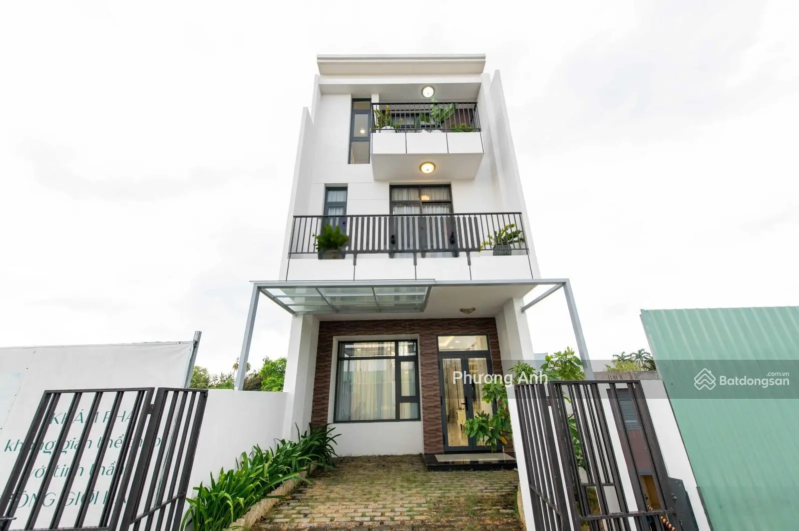 Chính chủ bán gấp nhà phố 1T 2L 80m2 đường Hoàng Phan Thái. SHR đường trước nhà 12m