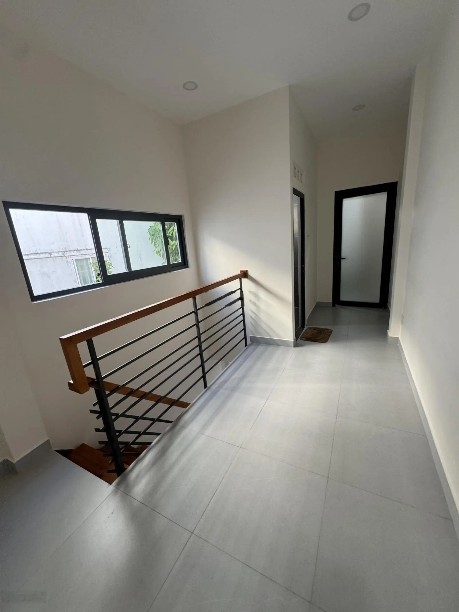 Bán nhà 2 tầng mới đẹp hẻm Nguyễn Thiện Thuật, gần ngã tư Nguyễn Thị Minh Khai, cách biển chỉ 350m