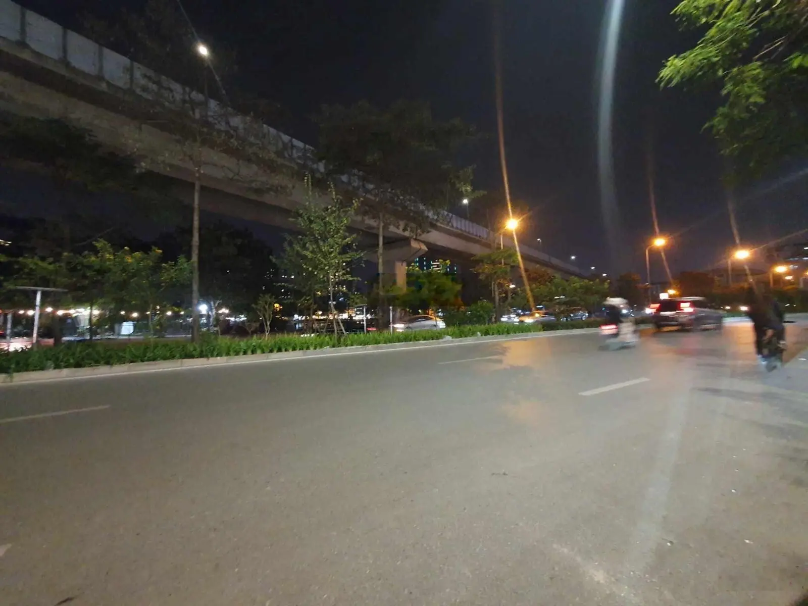 Cần bán nhà mặt phố Hoàng Cầu 120m2 5 tầng chắc đẹp sổ vuông hoa hậu chỉ 37 tỷ