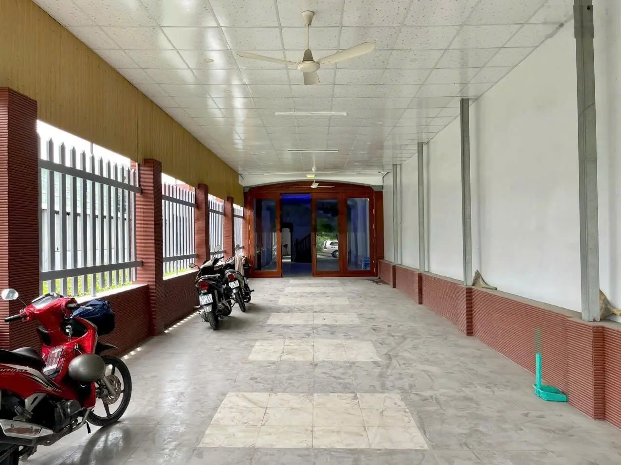 Bán nhà mặt tiền quốc lộ 50, ngay ubnd thị trấn cần giuộc. sang tên ngay trong ngày
