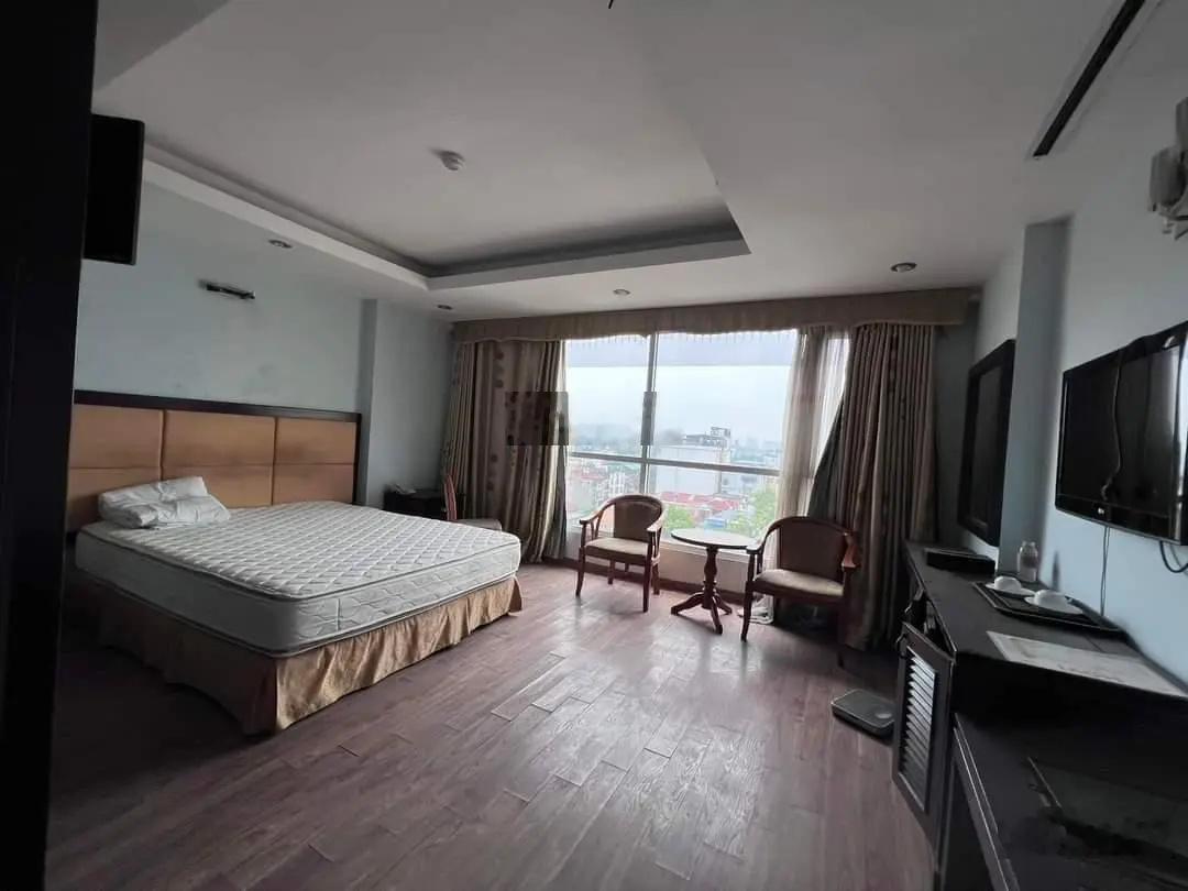 Bán khách sạn 3 sao - mặt phố Bùi Thị Xuân - 13 tầng - dòng tiền 8 tỷ/năm - DT 120m2 - giá 78 tỷ