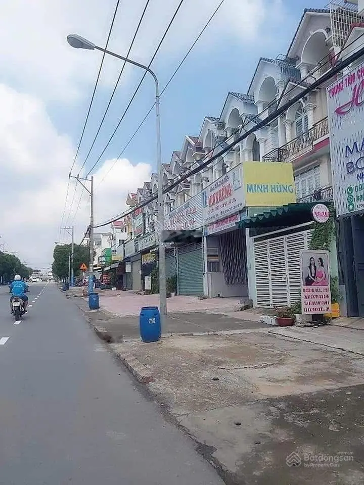 Cần bán gấp tòa nhà 2 mặt tiền ngay ql1k và đt743 tp dĩ an, bình dương. Diện tích 122m