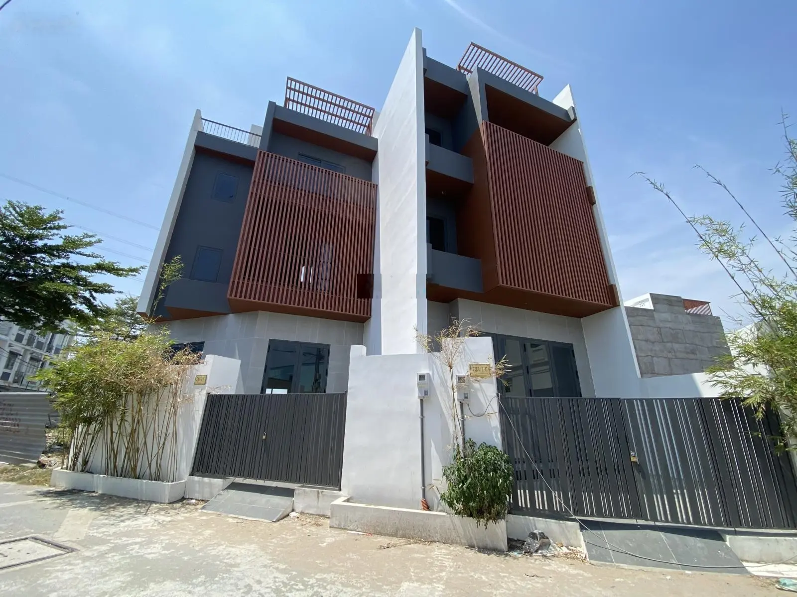 Chuyên bán nhà KDC 733 Nguyễn Bình, xã Nhơn Đức. Bàn giao thô, SHR pháp lý chuẩn. LH 0931 863 ***