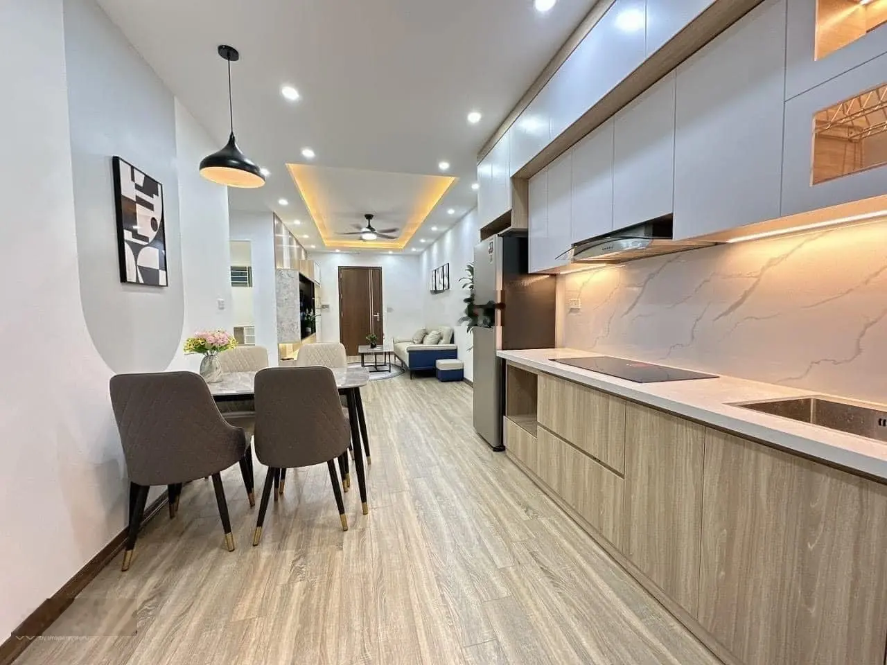 Bán nhà Lĩnh Nam 30mx5T, giá 4,5tỷ, 20m đường oto, 50m oto tránh, gần cầu Mai Động, hồ Vĩnh Hoàng
