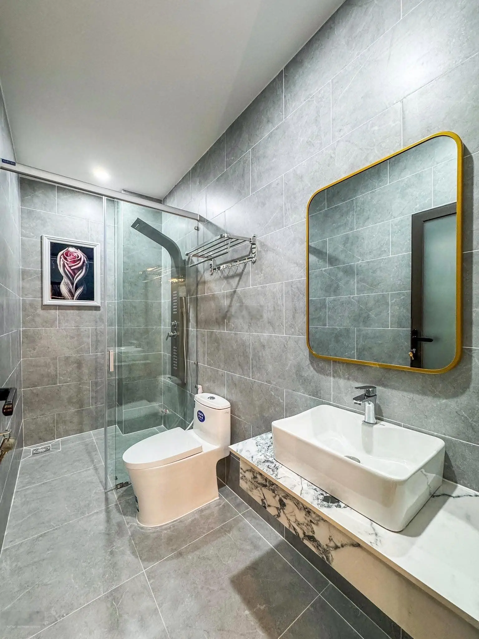 Tôi cần bán nhà Đ.Nguyễn Thiện Thuật,Q.3 giá 4Tỷ280/89,6m cho thuê 28tr/tháng gần chợ Hồ Thị Riêng
