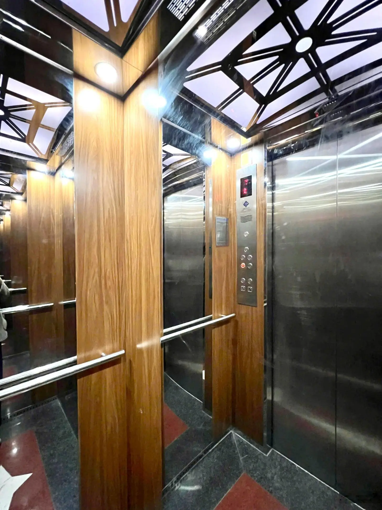 Chính chủ tôi bán gấp MP An Dương Vương, Tây Hồ. Lô góc 123m2*5 Tầng thang máy. Dòng tiền 720Tr/năm