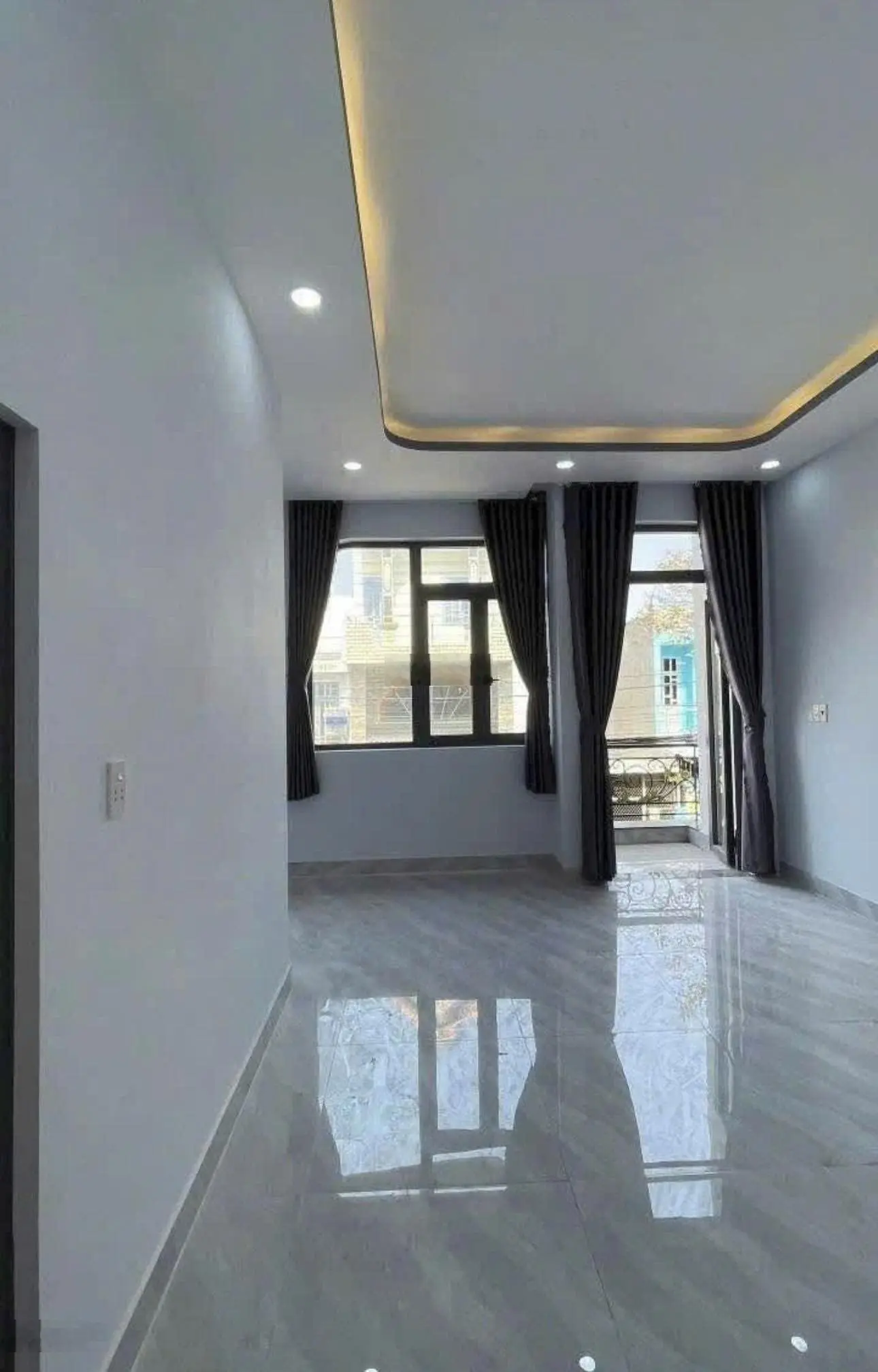 Bán nhà ngộp giá mềm chỉ 3.95 TỶ, 1 trệt 2 lầu, 4 phòng ngủ, 3wc, Sổ riêng ngay MT Lê Văn Thịnh, Q2