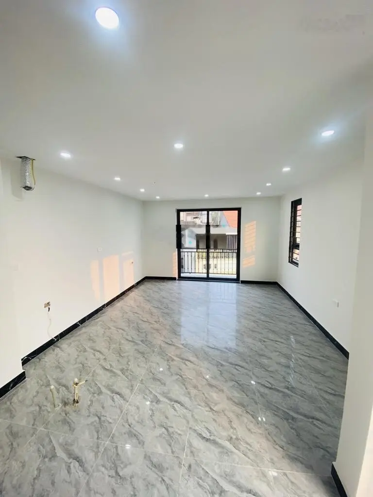 - Bát Khối Thông eon Long Biên - 6 Tầng thang máy, ở kinh doanh 24/7 42m MT 4,4m- ô tô tránh