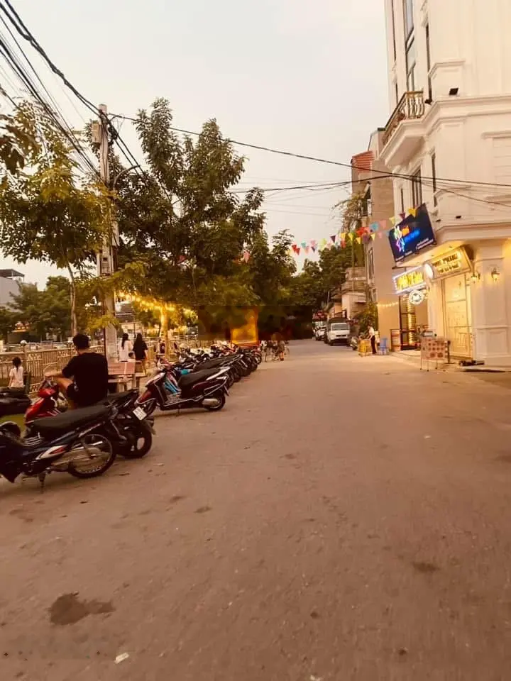nhà 3 tầng mới tinh về ở vị trí tiện ích đẳng cấp miễn bàn DT 44m đường thông oto Đại mạch ĐA-HN