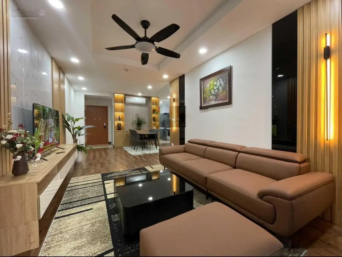 Bán gấp căn hộ FLC 36 Phạm Hùng, 131m2 - 3PN cửa Nam, ban công Bắc, full nội thất, giá 7,2 tỷ