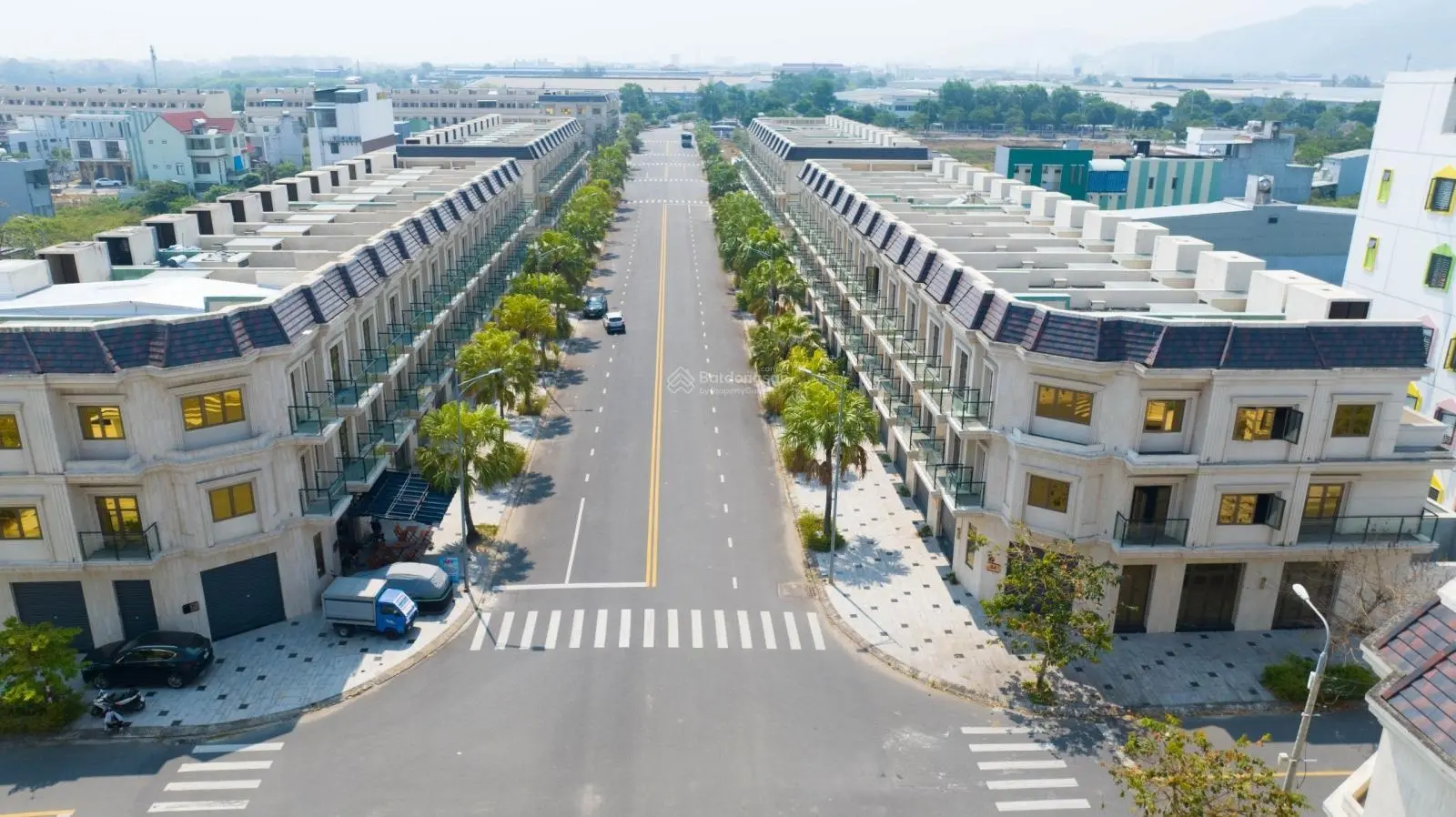 Cần tiền bán gấp 2 lô đất 200m2 Đông Nam đường 7m5 Nguyễn Thành Long chạy thẳng sang chung cư Ori