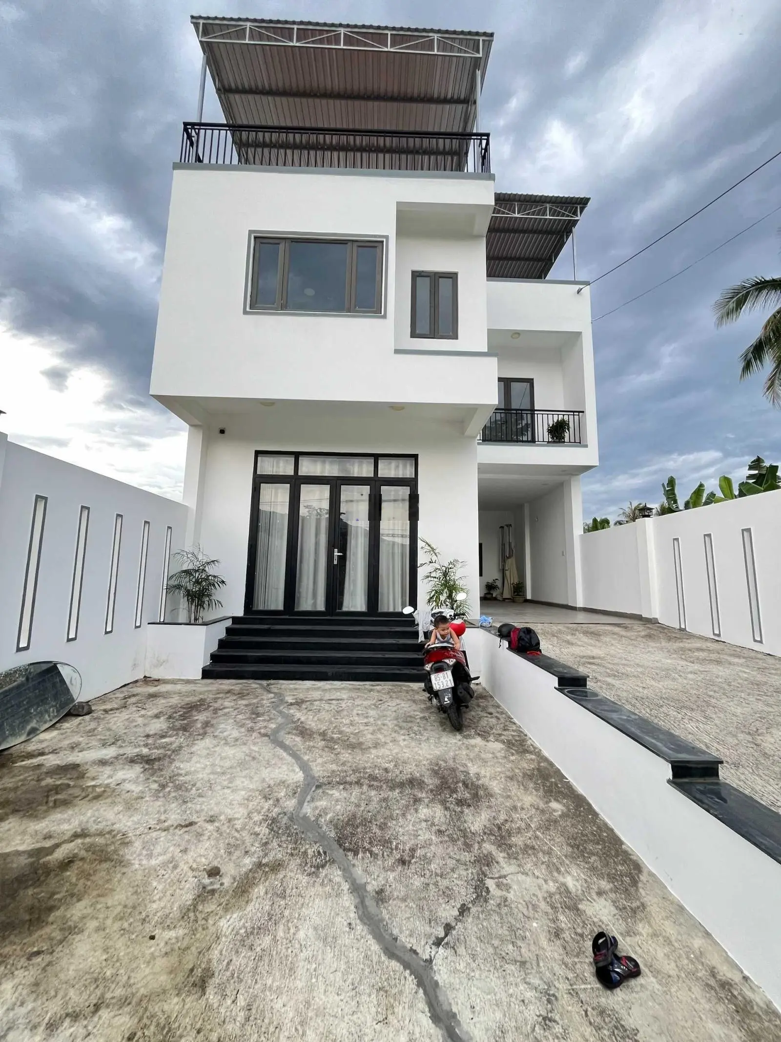 Cần bán gấp nhà 3 tầng mặt đường HL46 Vĩnh Trung - TP. Nha Trang ngang hơn 8m (giá tốt)
