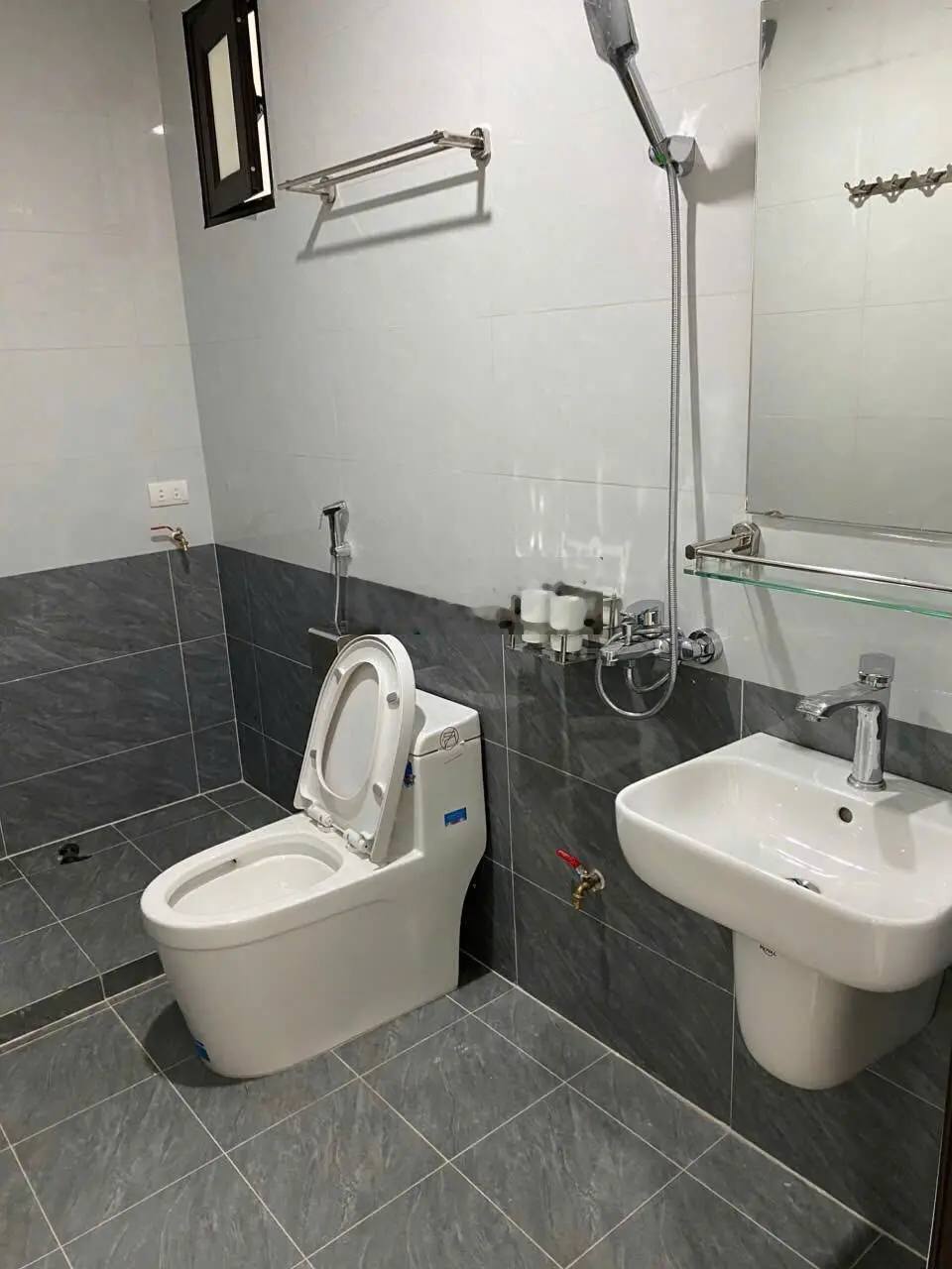 NHÀ CỰC HIẾM! Chỉ 7.5 tỷ có ngay BĐS 60m2 ngõ 245 Định Công, HM, 4*15m, dòng tiền 15 trđ/tháng