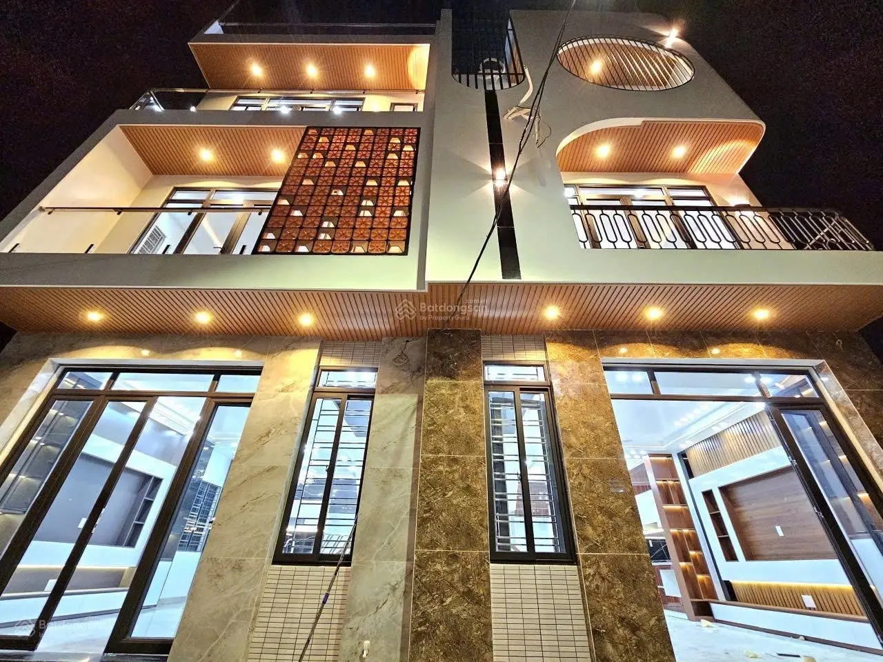 Nhà Mới Đẹp Độc Lập - 4 Tầng - Chill Home - Lê chân