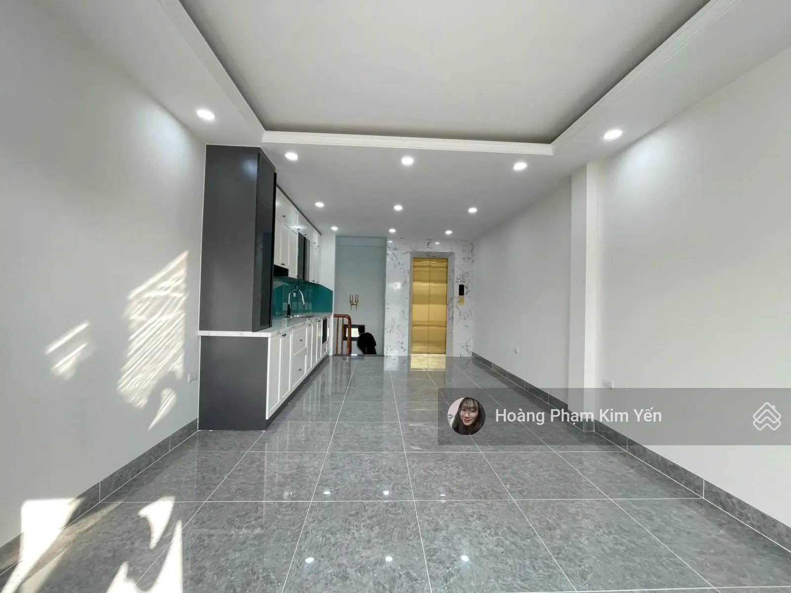 Như mơ! 5 tầng thang máy Nguyễn Chí Thanh, gara 7 chỗ, 3 ô tô tránh, vỉa hè kinh doanh, DT 1,5 tỷ/n