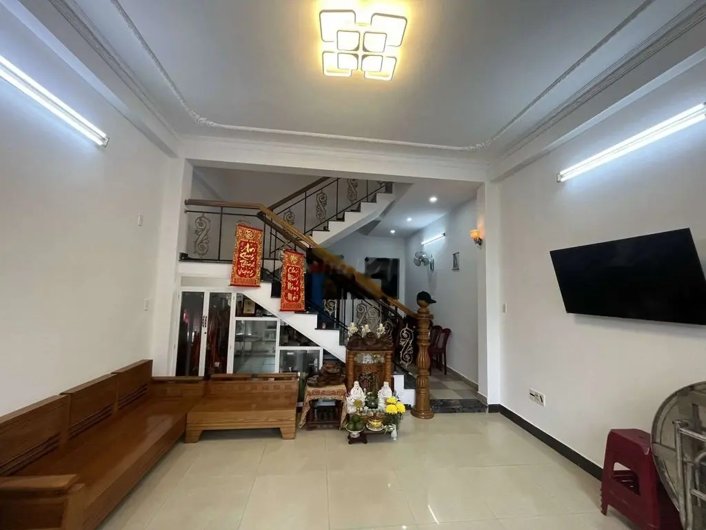 Sụp hầm nhà Tô Hiến Thành, 2 tầng, xách vali vào ở
