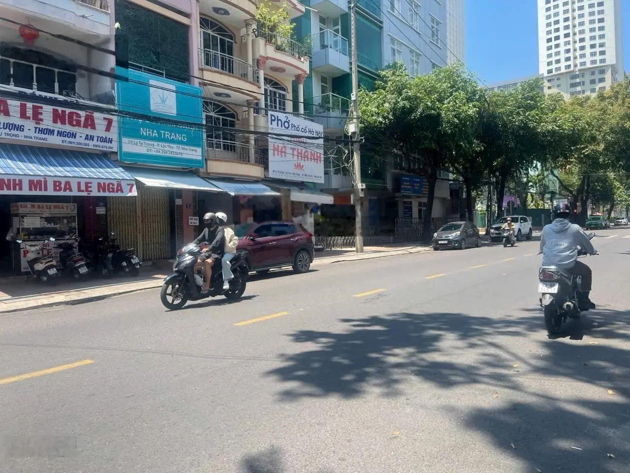 Bán nhà 3 tầng đường Lý Tự Trọng cách biển tầm 100m lh: 0762.111.113