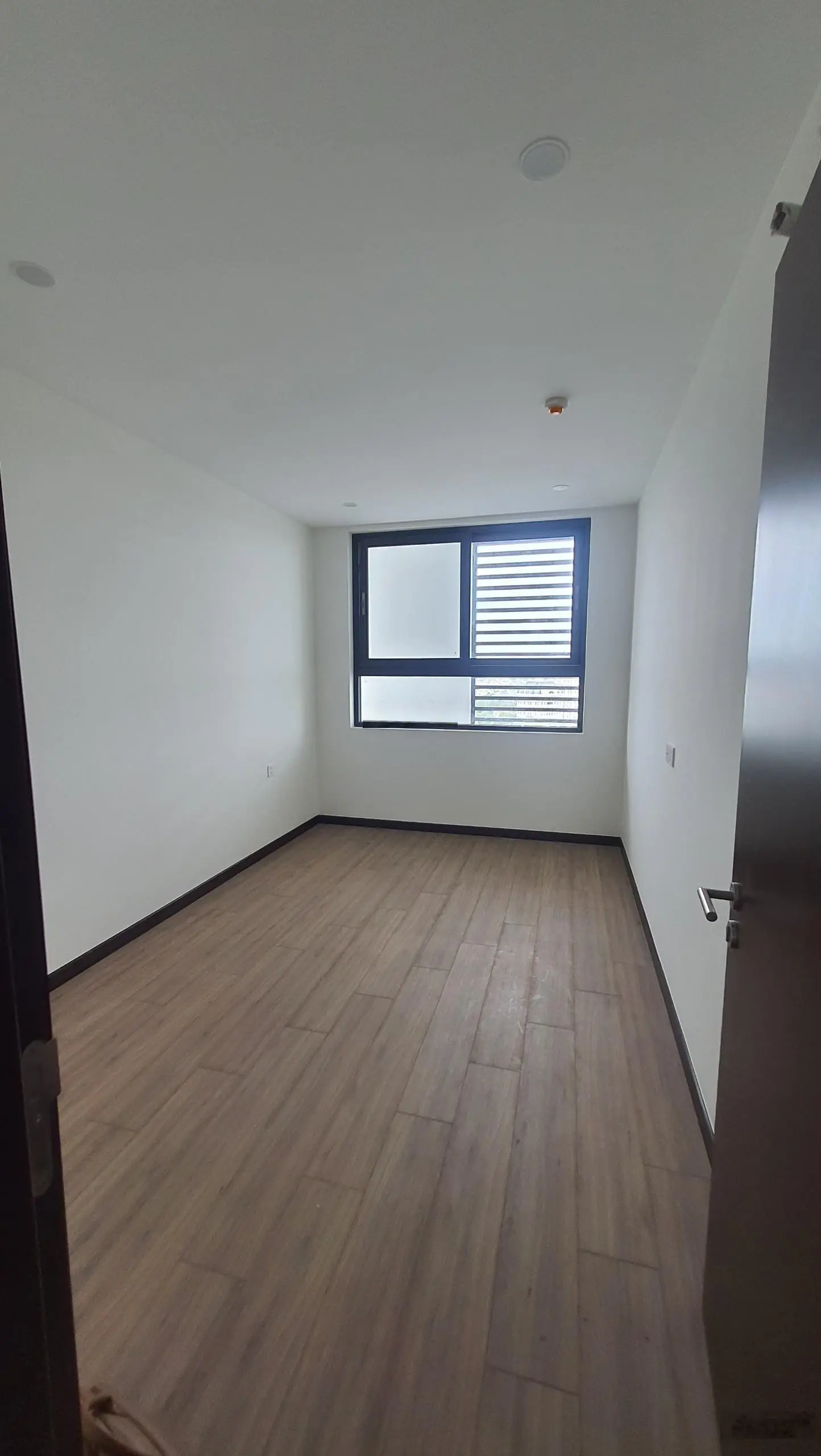 Căn hộ C Sky view tầng trung view Sài gòn 2PN 80m2 giá 2 tỷ 100. Sổ sẵn công chứng sang tên ngay