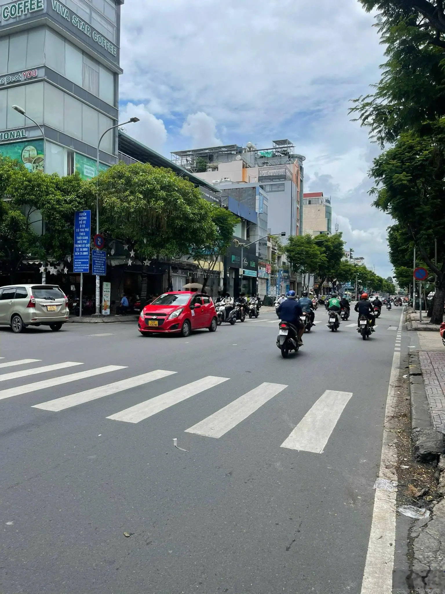 Ngộp bank, Cần bán gấp mặt tiền Thành Thái, P14, Quận 10, DT: 5,6x22m, 4 tầng. HĐT: 100 triệu/th