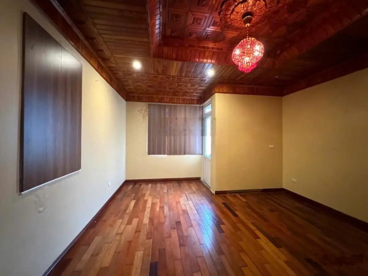 Hiếm! Nhà đẹp phân lô Chùa Láng. Ô tô chạy vòng quanh, gara, vỉa hè 2m, kinh doanh. 55m2.5 tầng.