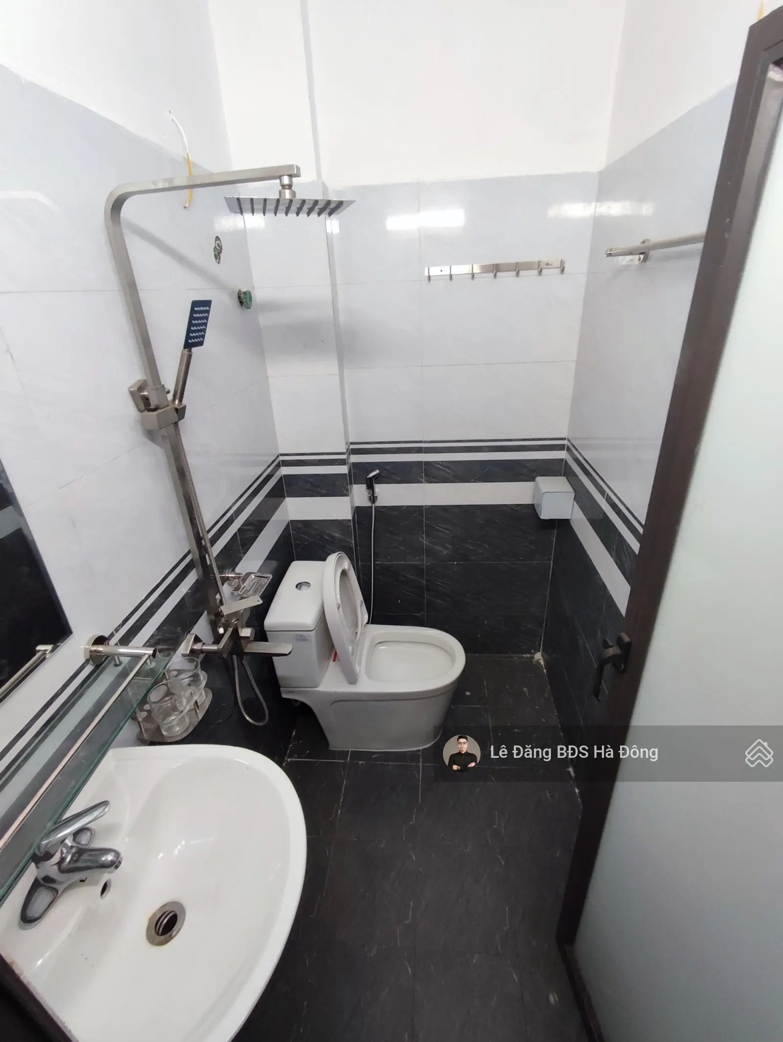 Cực hiếm Nhỉnh 2 tỷ có nhà 40m2. Gần ĐH TDTT. Cách Yên Nghĩa Hà Đông 10p di chuyển