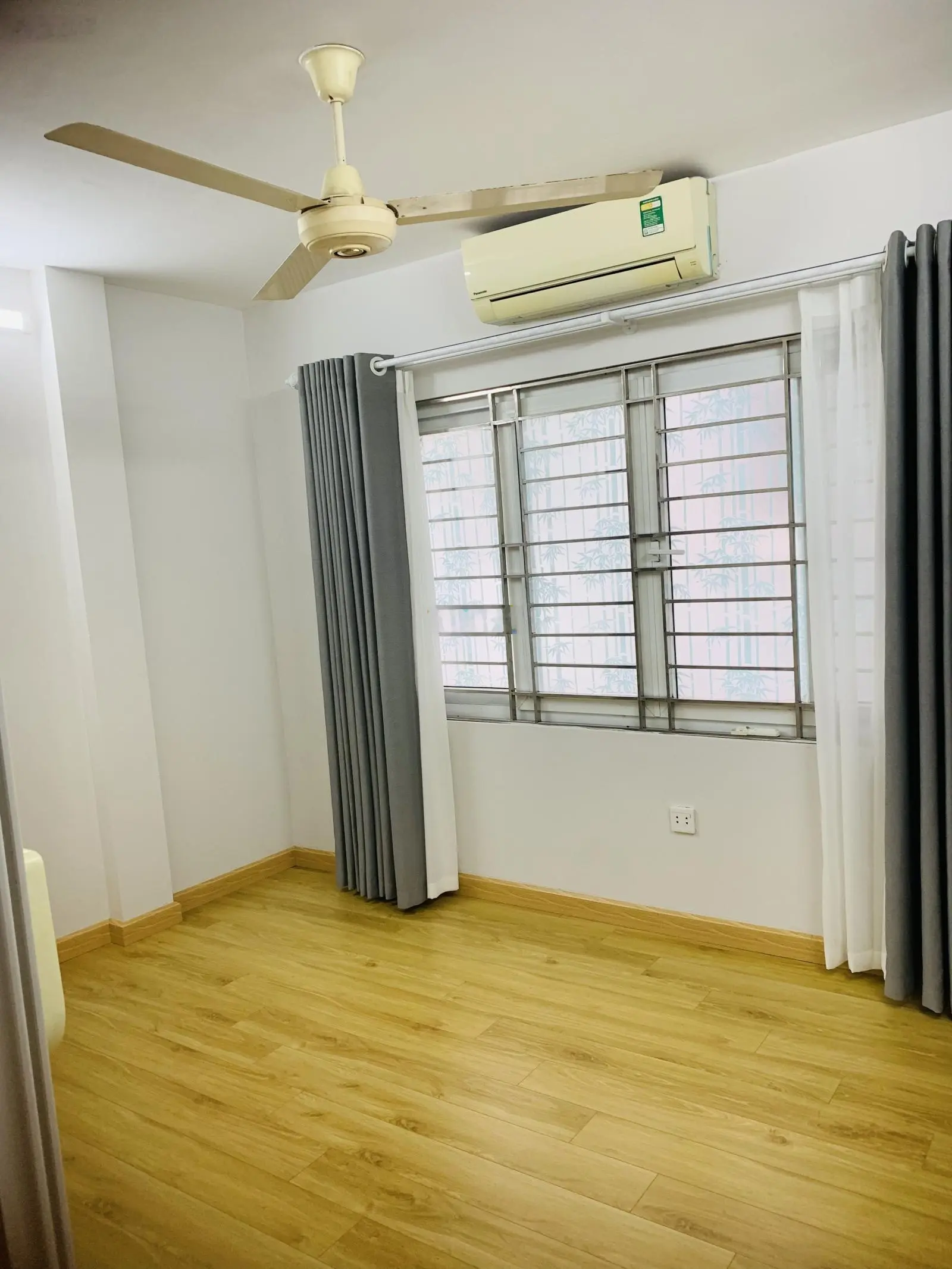 Bán nhà phố võ thị sáu- q. hbt - gần hồ- 10m ra ô tô - 20m2- 4 tầng - mt 4m - 5.x tỷ. lh 0933118886