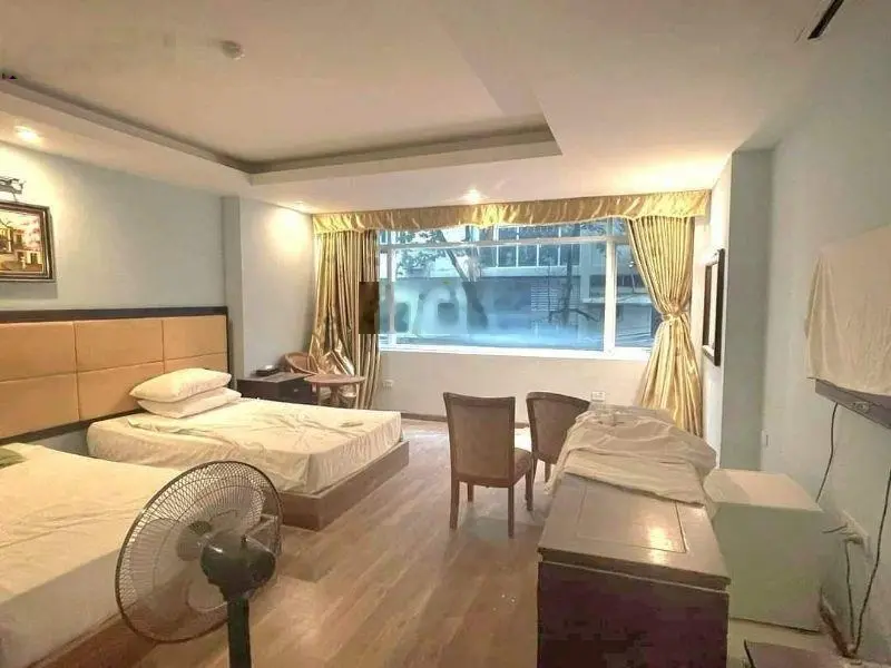 Bán khách sạn mặt phố Bùi Thị Xuân 120m2 sổ đỏ nhà 12 tầng+ 1 hầm dòng tiền 350tr