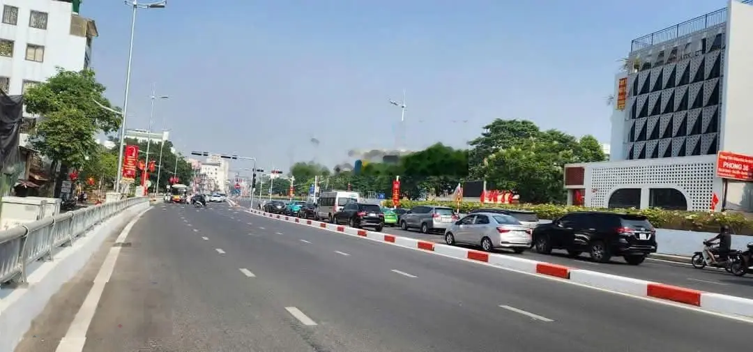 Bán nhà ngọc trì thạch bàn - cách mặt phố 1 nhà - ngõ ô tô đỗ cổng, dt 30m2, mt 4m giá : 6,05tỷ