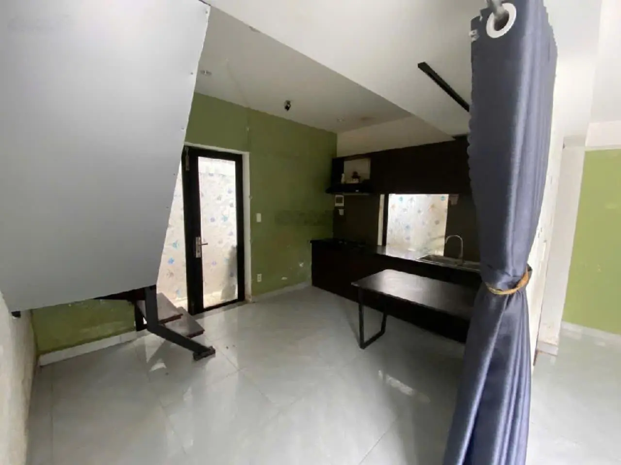 2 tỷ 600 triệu - nhà 2 tầng - ô tô để trước nhà- duy nhất 1 căn mặt phố lê văn an.