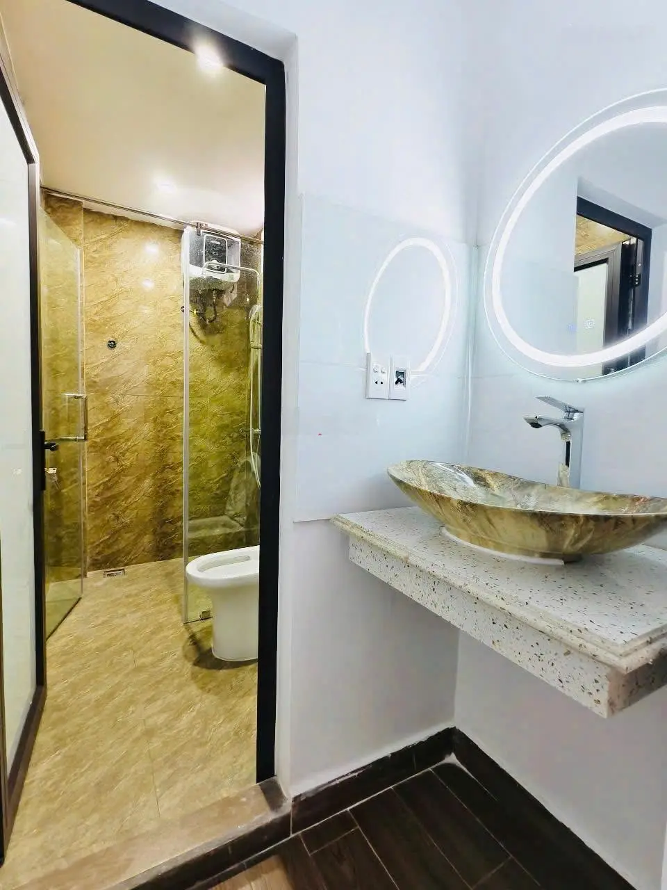 Bán nhà 3,5 tầng có Gara ô tô sân cổng rộng Ngô Gia Tự, Hải Phòng