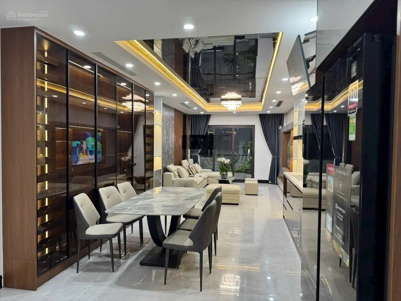 Chính chủ bán nhà đẹp fun nội thất cầu thang máy phố trạm long biên hà nội 60m2