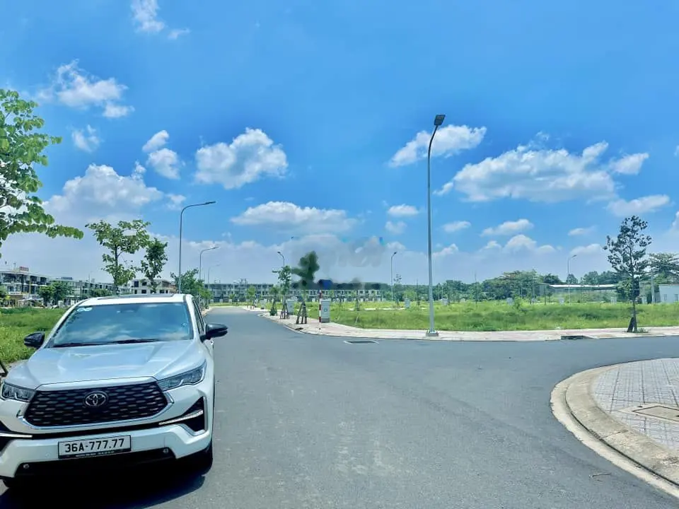 CẦN BÁN GÂP LÔ ĐẤT NẰM HƯỚNG THẲNG VÀO CỔNG SÂN BAY LONG THÀNH
