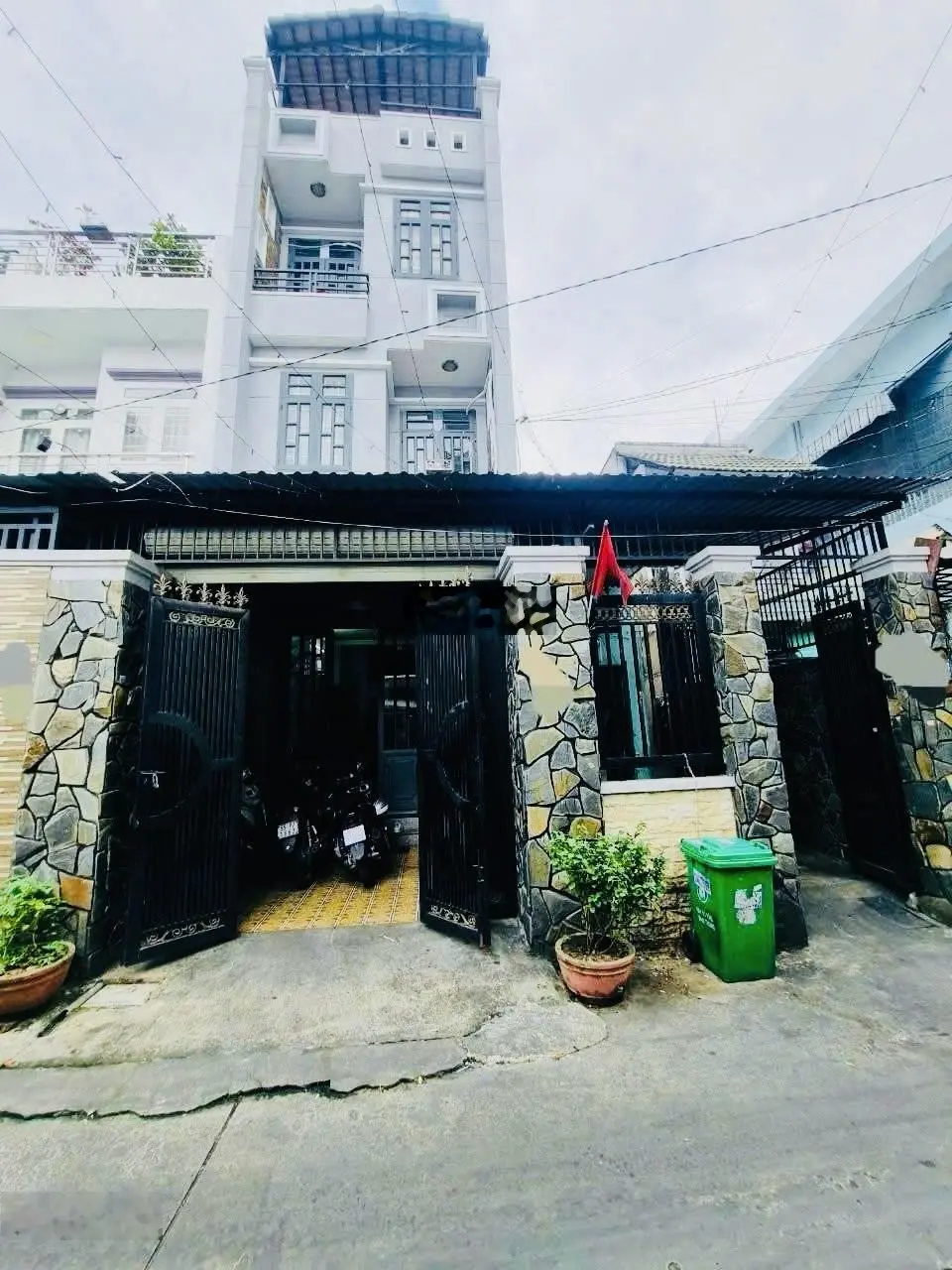 Nhà 250m2 4 tầng NGANG KHỦNG 10m, 11 phòng THU NHẬP 30tr/th Hẻm Xe Hơi phan huy ích giá 17tỷ TL