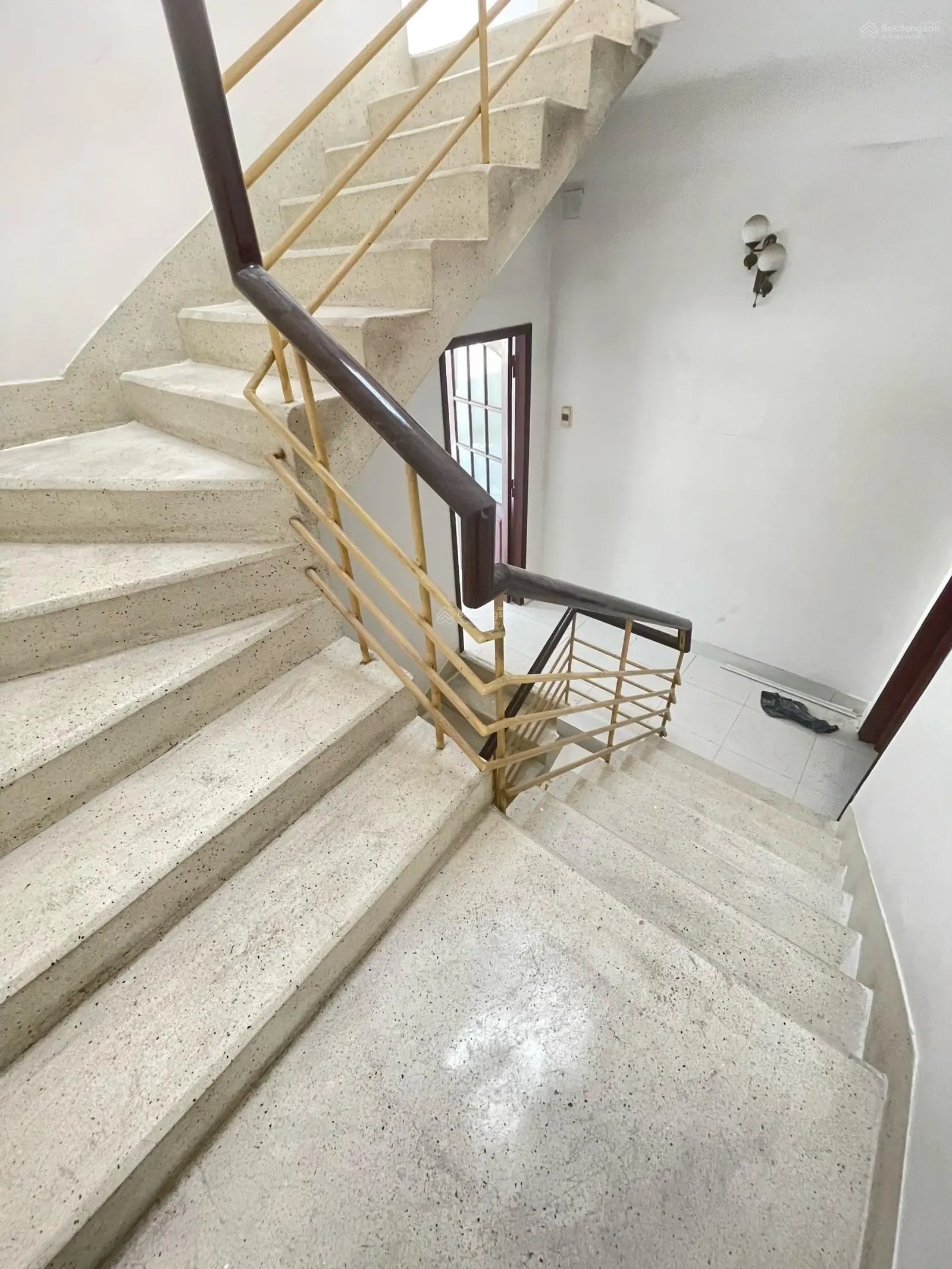 Nhà 5 tầng mặt tiền đường Lý Tự Trọng P. Bến Thành - Quận 1 diện tích 4.15 x 23.25m