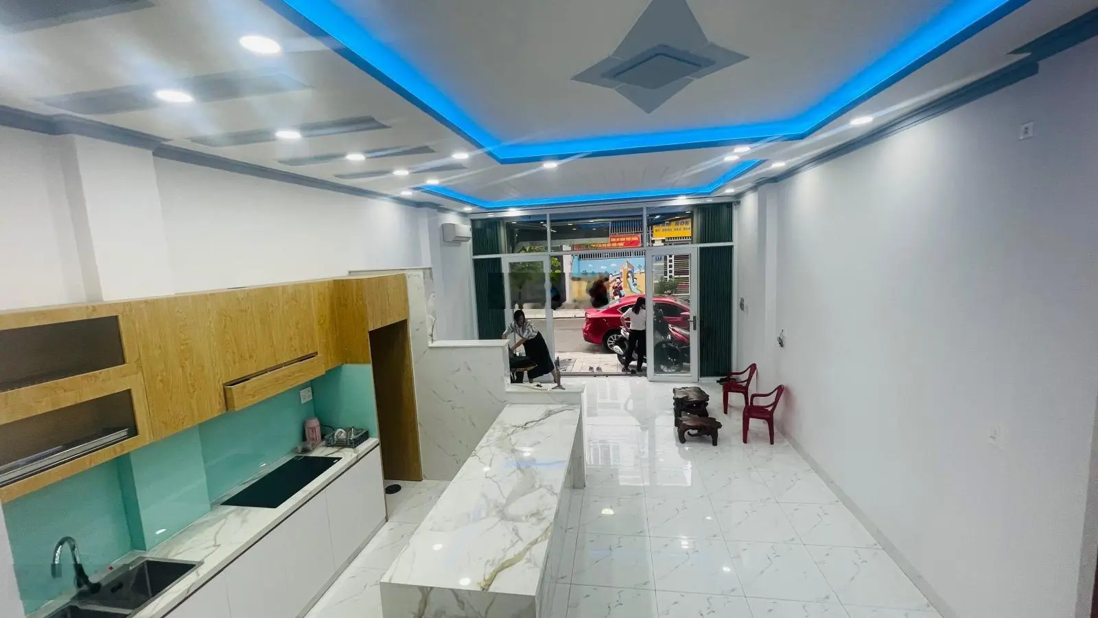 Hạ giá 400 triệu bán nhà mặt tiền đường rộng 13m - vừa ở vừa kinh doanh - cách biển chỉ 3 đi xe