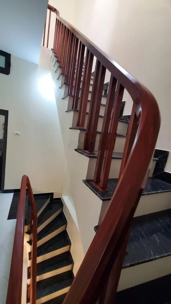Bán nhà Tôn Đức Thắng, 70m ra phố, ngõ 3m, DT 33m 3PN, sổ nở hậu , 4,85 tỷ. LH 0911 834 ***