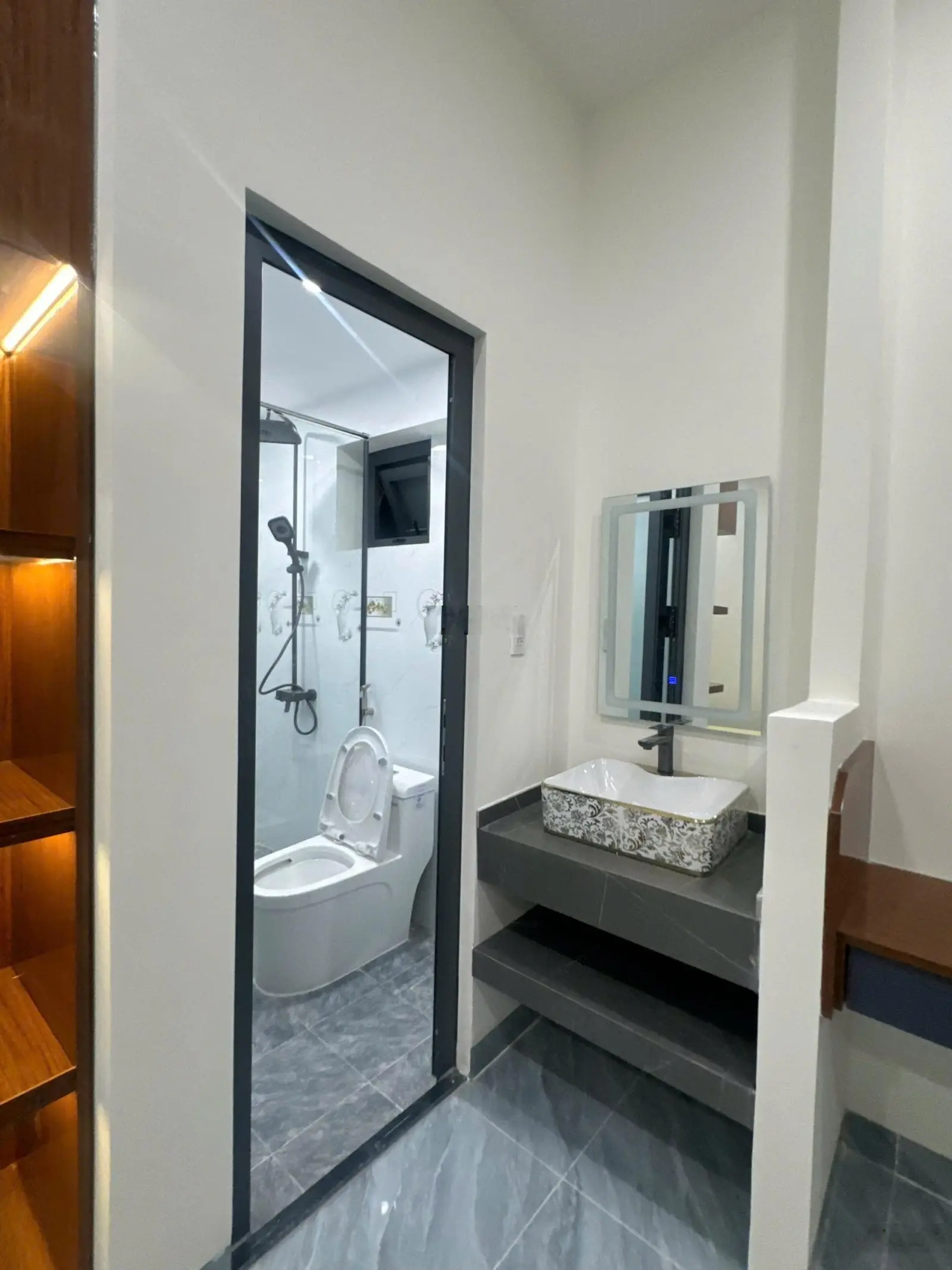Chỉ 3,8 tỷ/nhà 4pn, 4wc, DTSD 192m2, sổ sẵn. Full nội thất như hình, ở Thuận An. LH: 0906663528