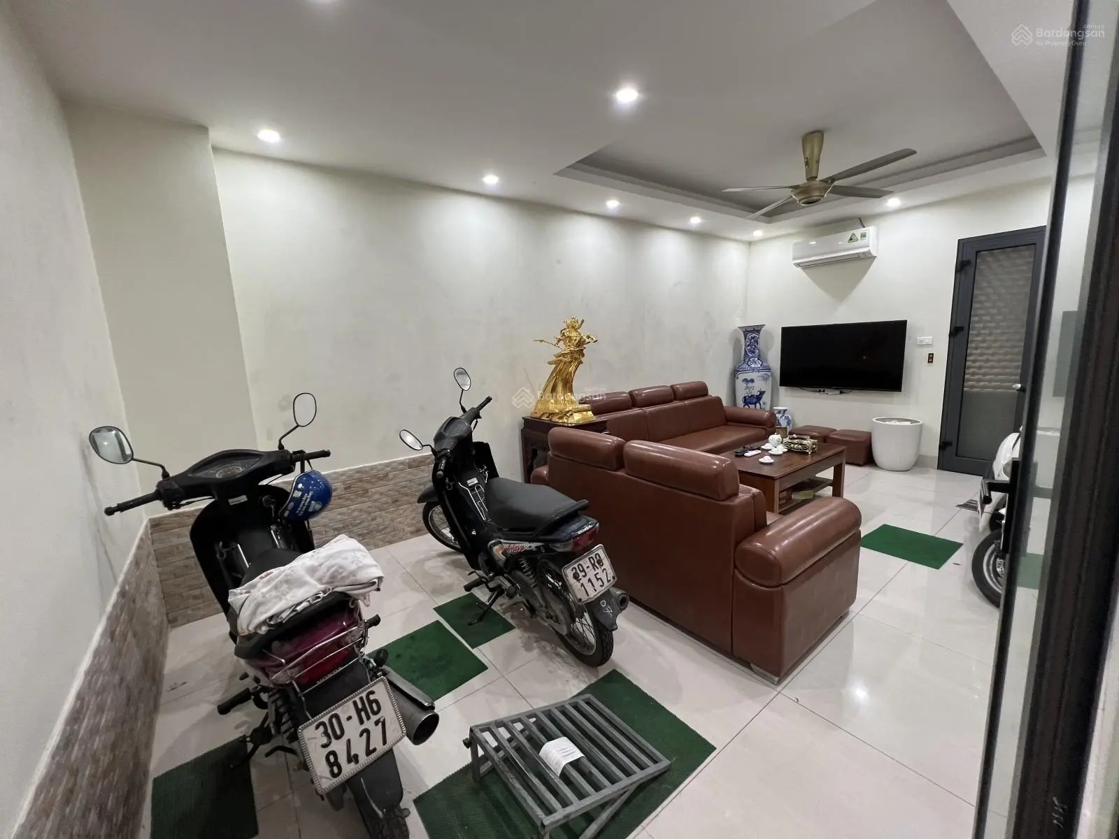 Cần bán nhà phố Ngọc Khánh 76m2 4 T MT 3,92m giá hơn 11 tỷ ô chờ thang máy KD dòng tiền