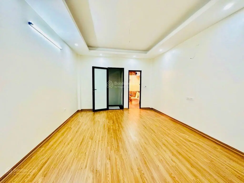 Bán nhà quận Hoàng Mai, xây mới, ô tô đỗ cổng, gần bãi gửi ô tô, 30m2x5T, nhỉnh 4 tỷ