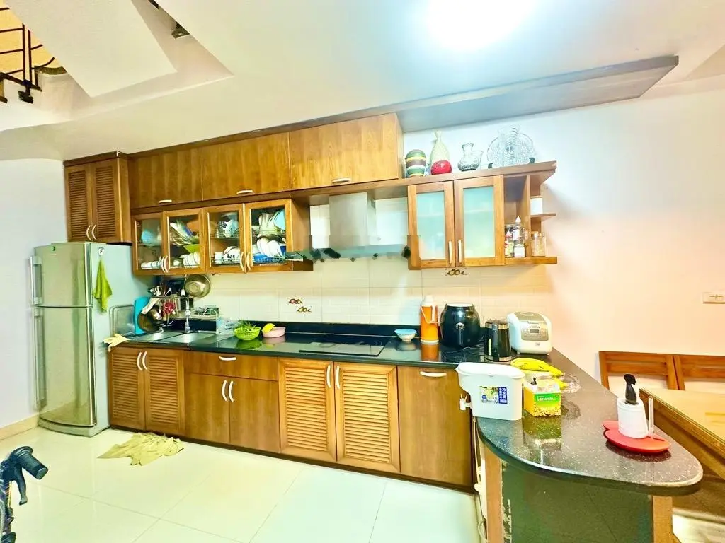 Bán nhà ngõ 172 Âu Cơ, 45m2, 5 tầng, ngõ nông và thông gần ô tô dừng đỗ. sổ chính chủ, 6,8 tỷ.