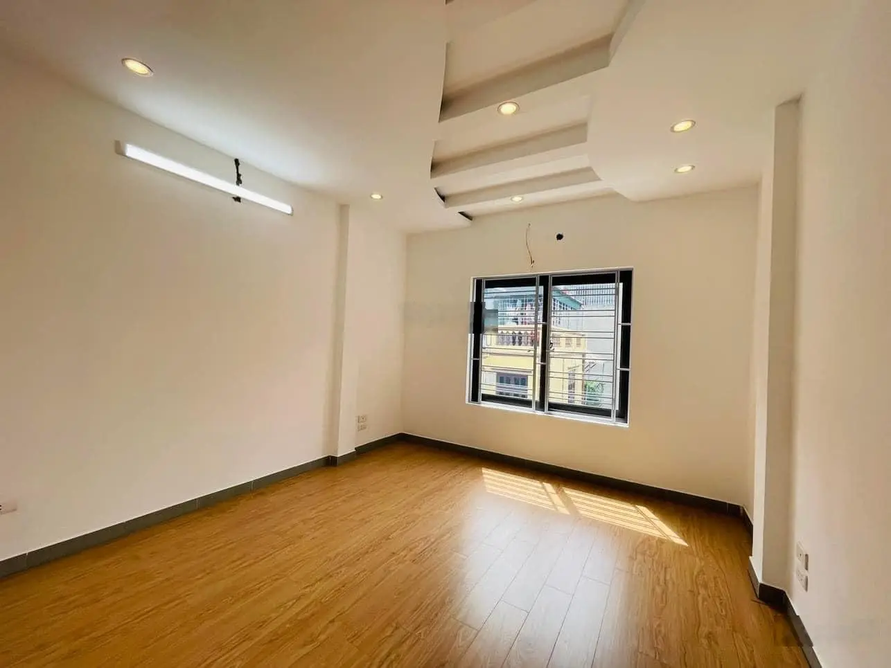 Ô tô vào nhà, Lạc Long Quân - Tây Hồ 41m2 - MT 3.6m - giá 8.27 tỷ (thương lượng)