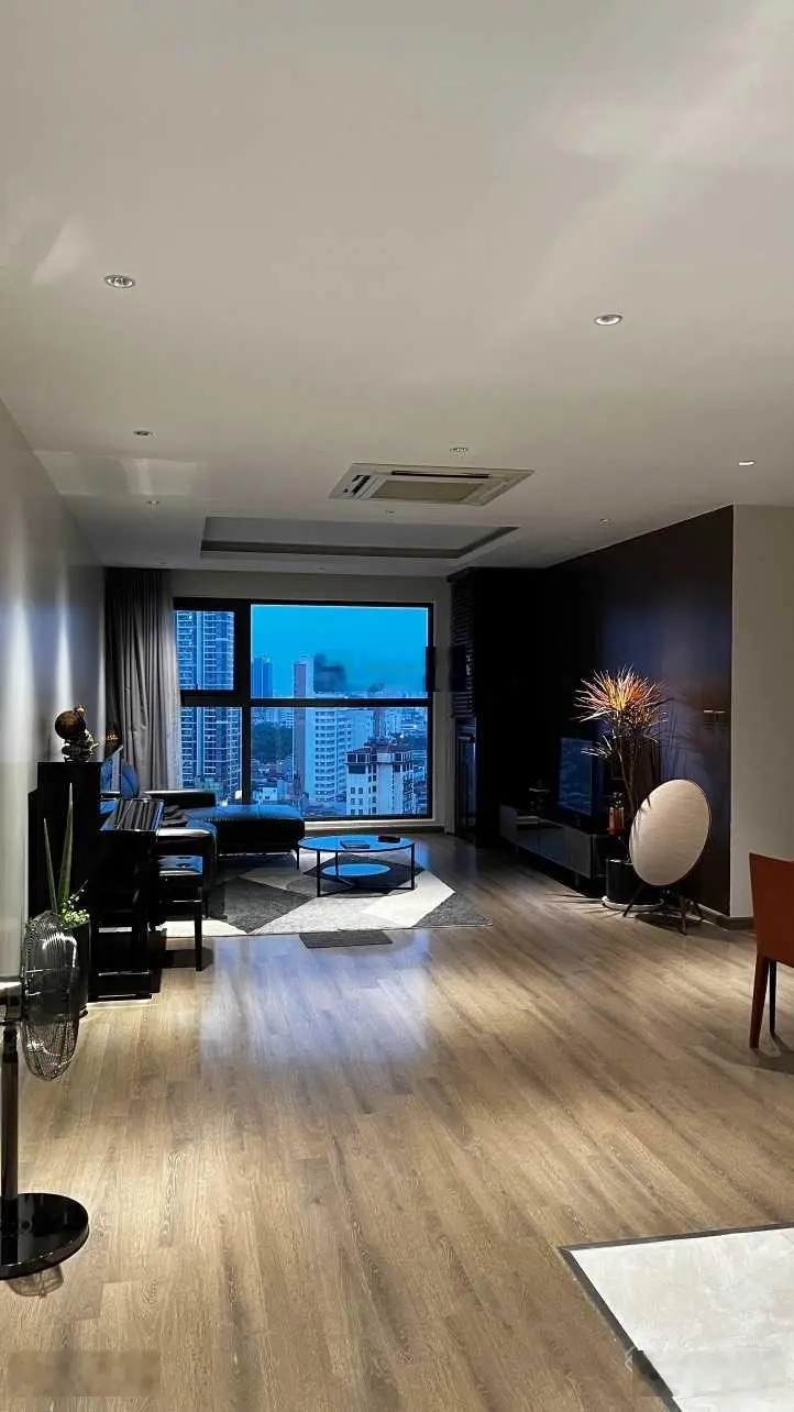Chính chủ bán căn hộ Vimeco Nguyễn Chánh, 140m2, 3 ngủ 3 vệ sinh, nhà mới đẹp rất có lộc