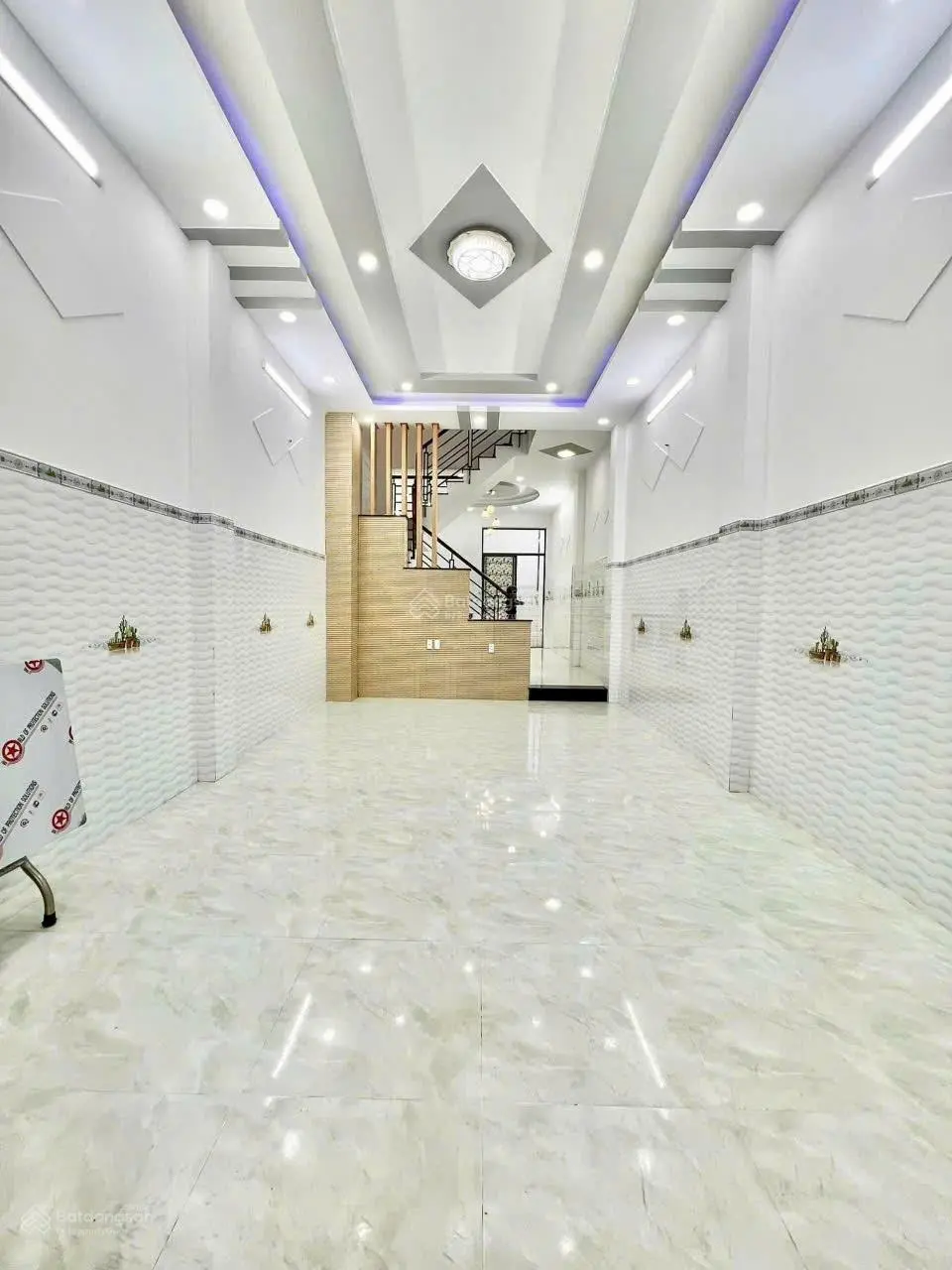 Tiện Ích Bao Vây Nhà Đường Hương Lộ 2, Phường Bình Trị Đông A, Q. Bình Tân, DT: 56m2.