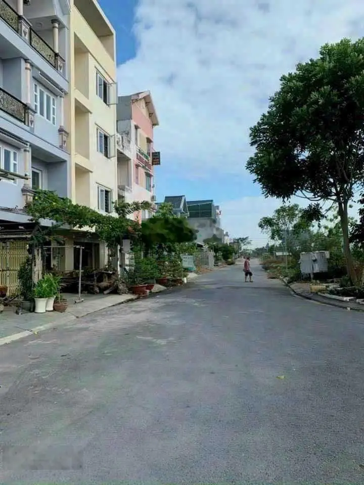 Chính chủ bán đất KDC Hưng Gia Garden, Bến Lức, Long An chỉ 2tỷ6/100m2 sổ hồng riêng