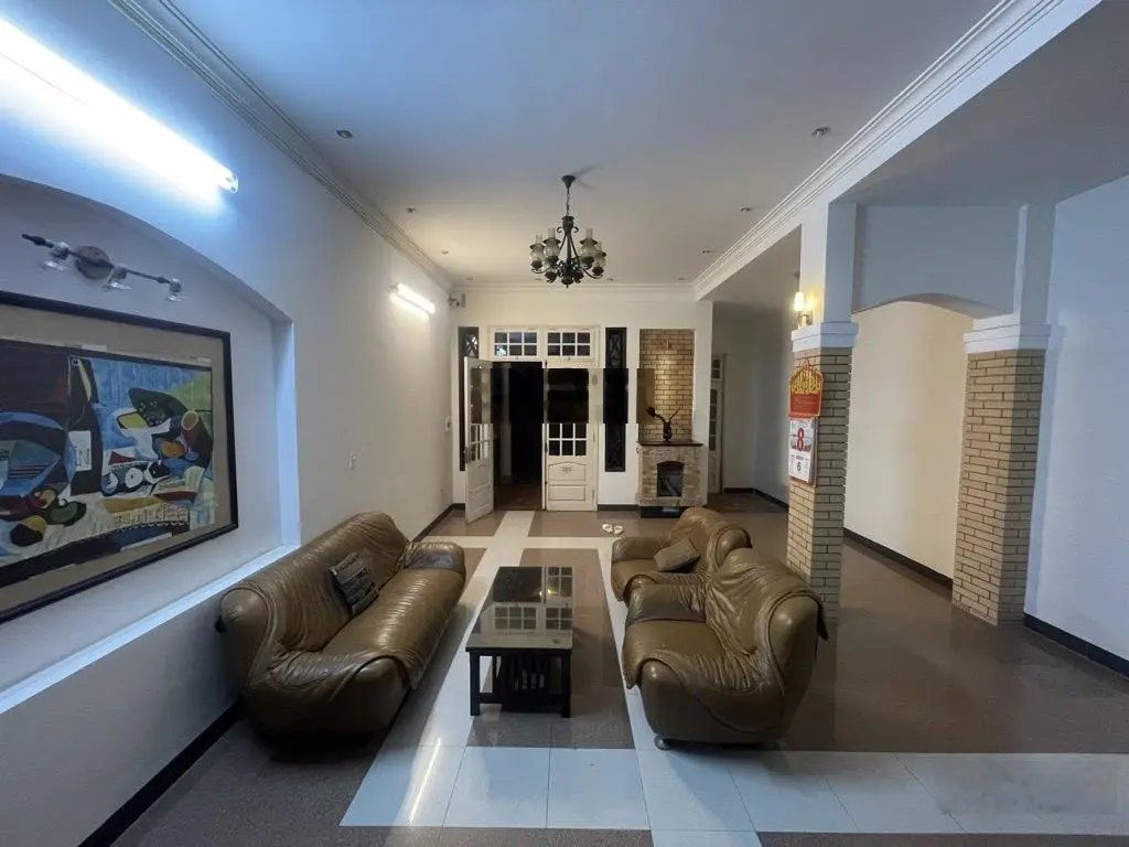 Bán nhà 3 tầng 176m2 đường Thủ Khoa Huân sát Nguyễn Văn Thoại phố sầm uất gần biển Mỹ Khê giá tốt