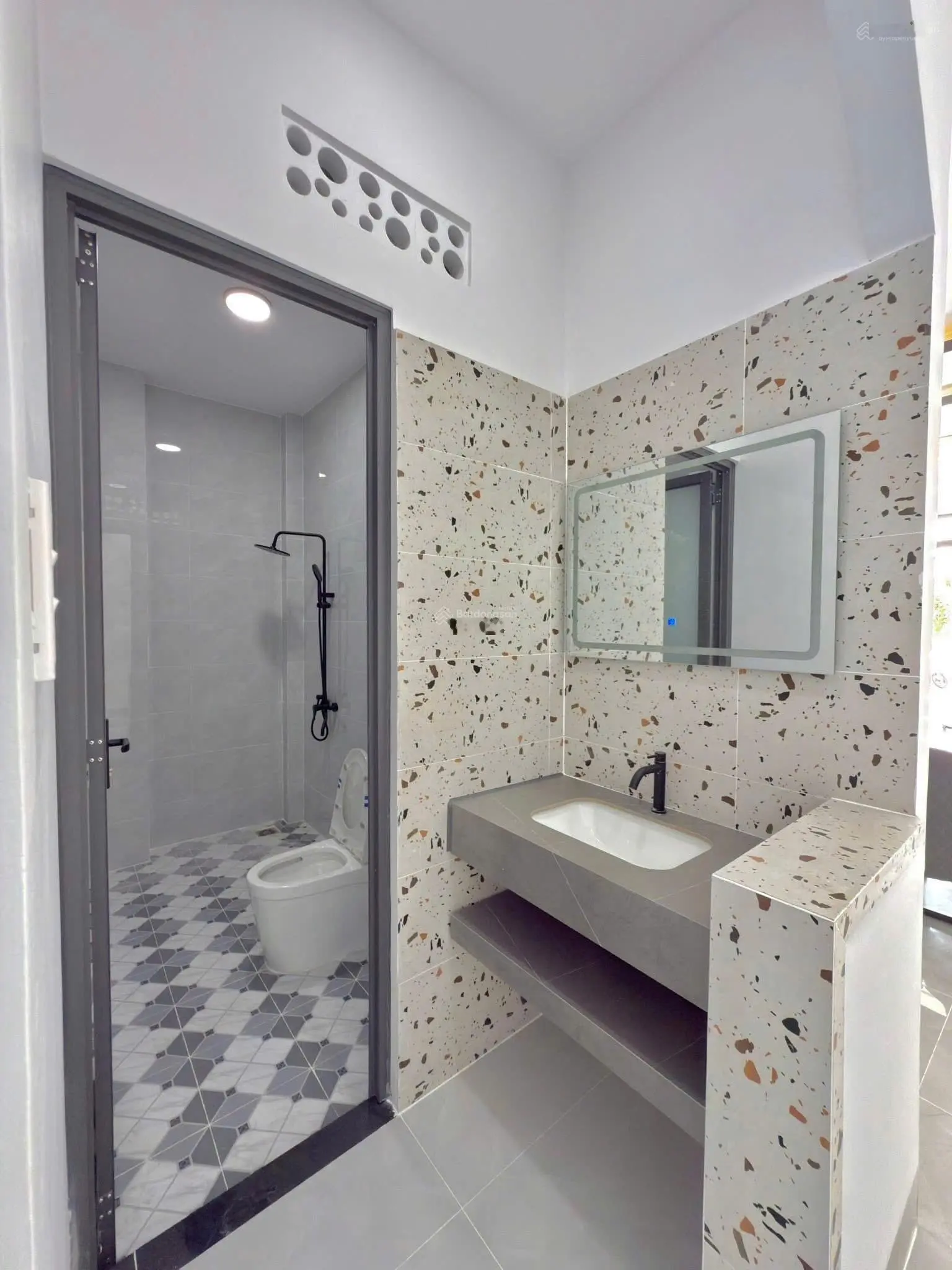 Chủ bán nhà 2 lầu mới hoàn thiện, chỉ 800tr, đã giảm 200 triệu, tặng nội thất 50 triệu