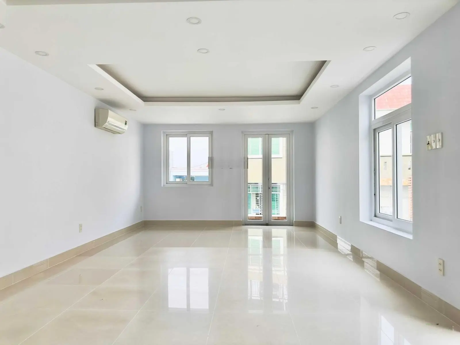 Bán nhà biệt thự mini 1 trệt 4 lầu KDC D2D Thống Nhát, Biên Hoà. 6x22m. Giá 12,9 tỷ. TL chính chủ