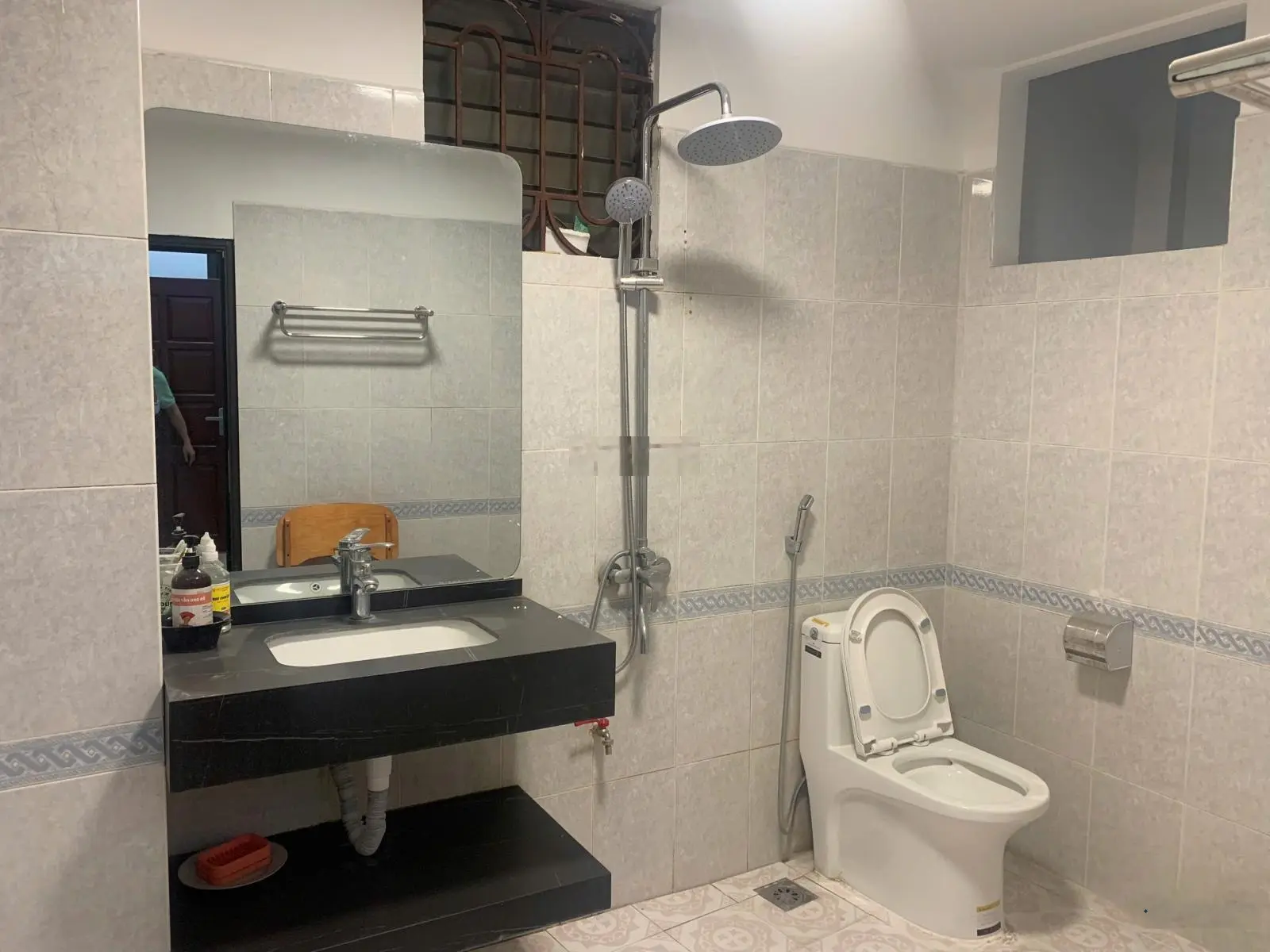 Bán nhà ngõ 61 Giang Văn Minh, thông Đội Cấn 36m2x5T, MT4.5m, nhà mới full NT, gần phố, bãi ôtô