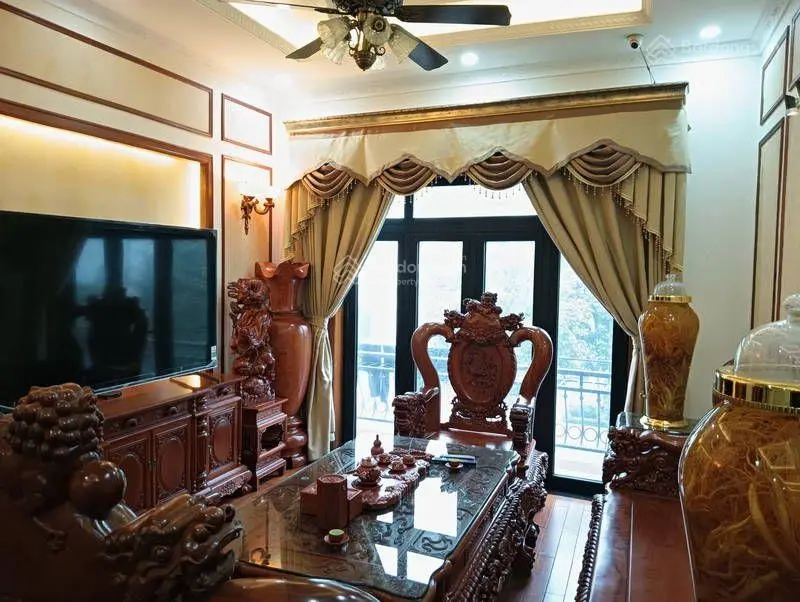 Bán gấp nhà 5 tầng Quang Tiến, diện tích: 50m2 MT 4m, giá: 11,7 tỷ, tặng full nội thất xịn sò