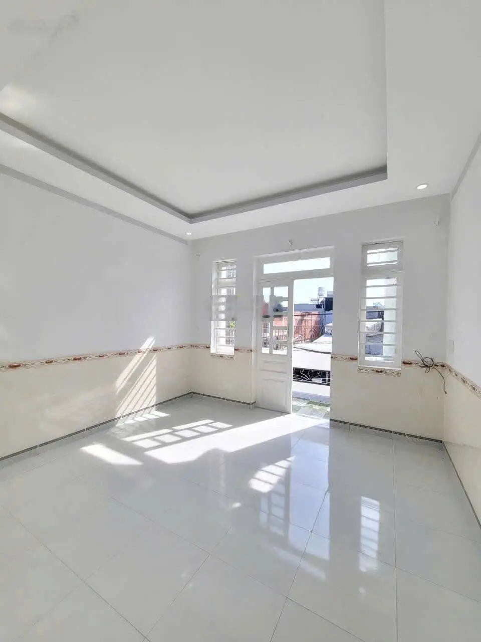 Nhà trệt lầu. 3 PN - 2 WC - sân xe hơi gần sân vận động Dĩ An. DT: 73.2m2. Đường 6m. Giá: 3.7 tỷ TL